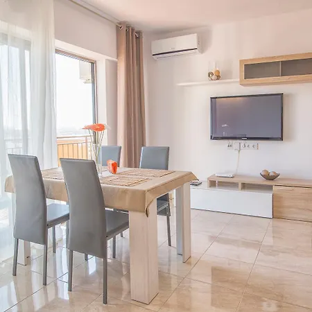 Ponderosa Apartment